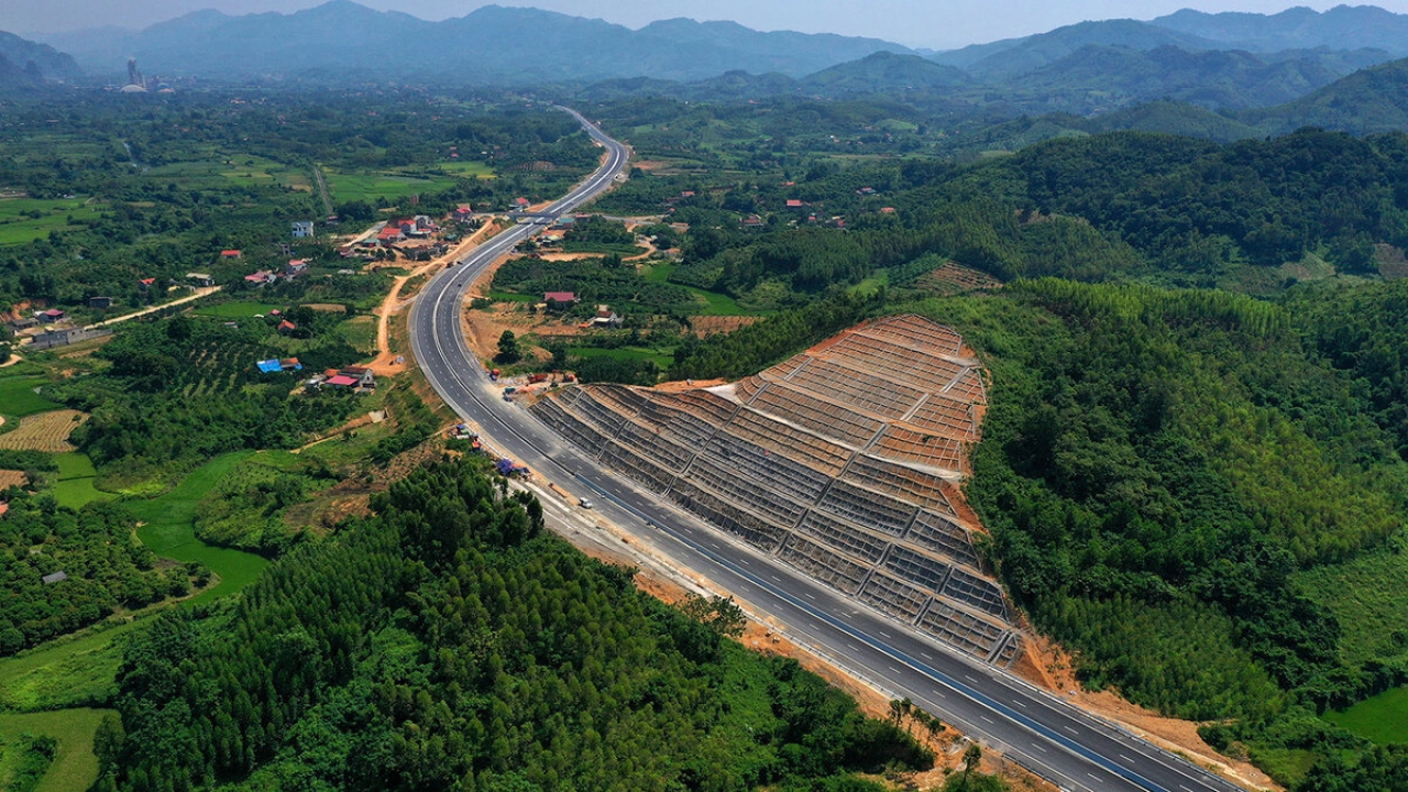 Lâm Đồng khẩn trương hoàn thành các hồ sơ 2 dự án cao tốc đường bộ